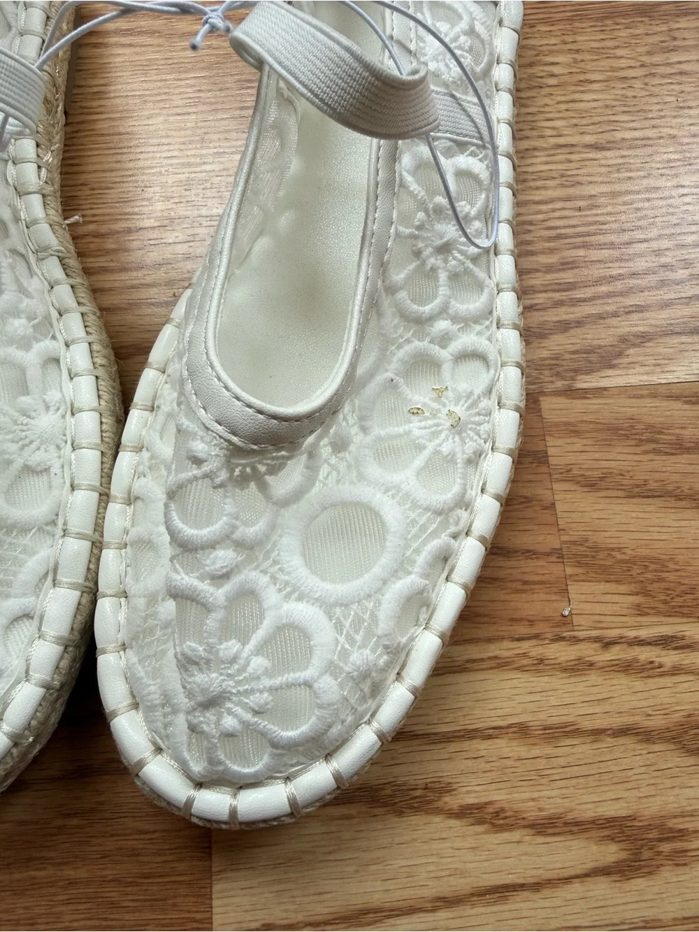 NWT Universal Thread White Embroidered Mary Jane Flats Size 8.5
